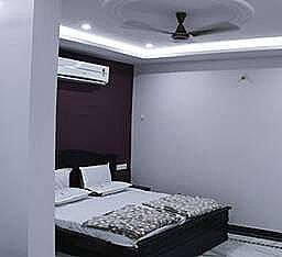 undefined Hotel Gujrat 8
