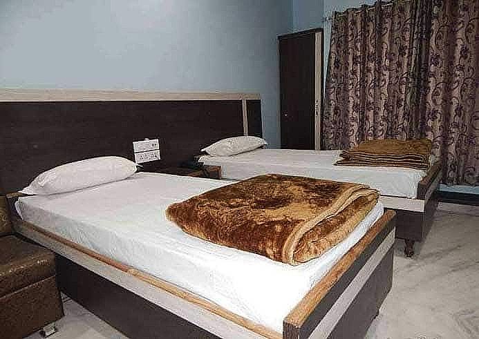 undefined Hotel Gujrat 4
