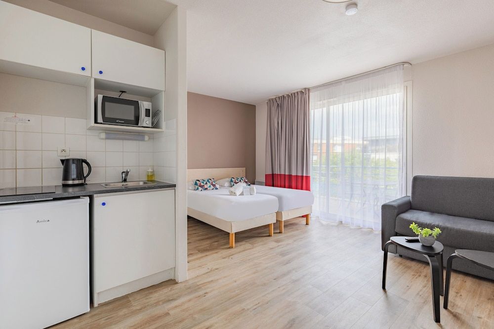 Superior Twin Studio