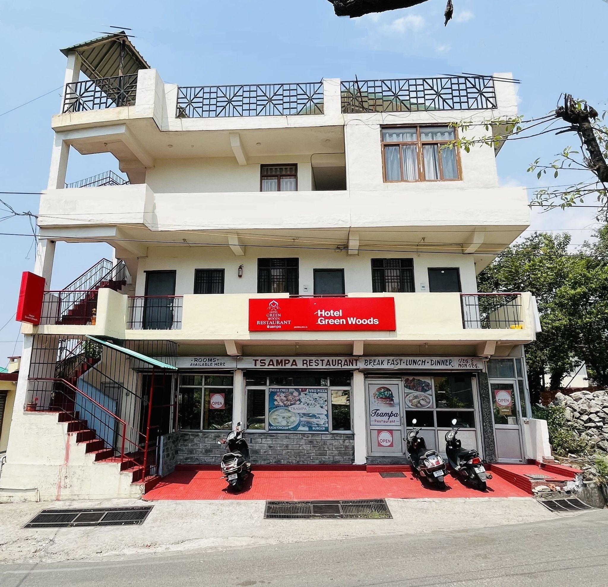 undefined Hotel Green Woods 7