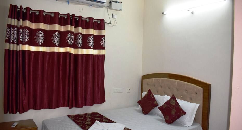 undefined White Tulip Residency 10