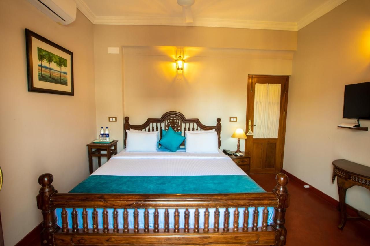Deluxe Double Room (2 Adults + 1 Child)