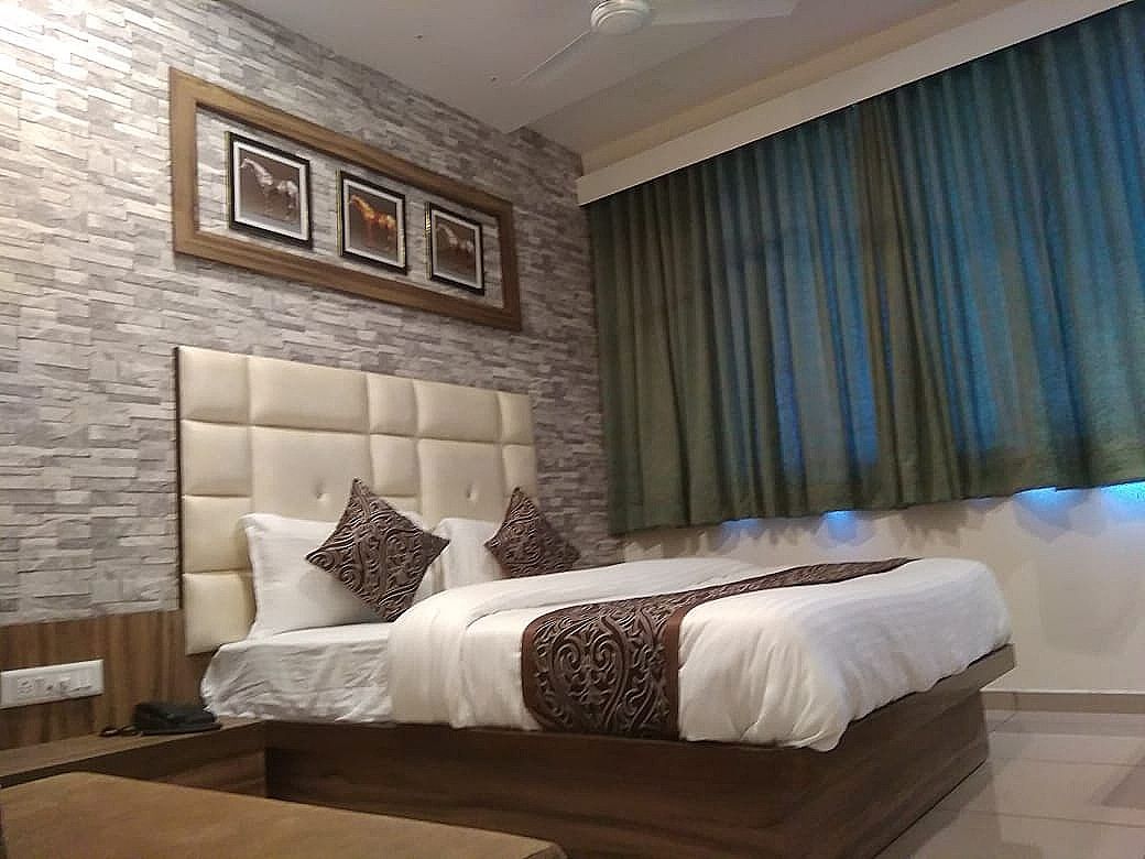 HOTEL RK PALACE Deluxe Room 4