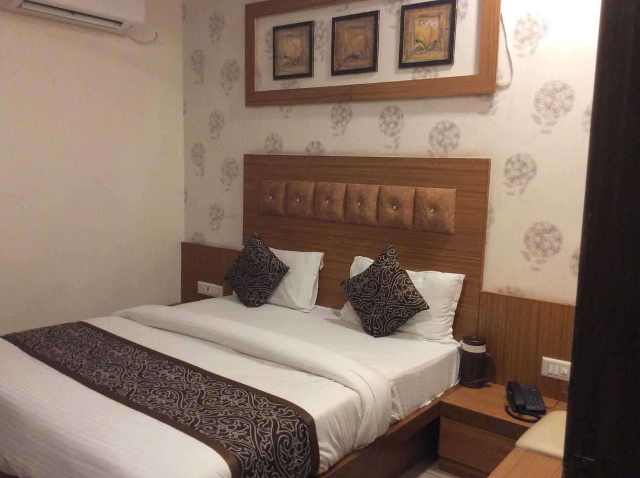 HOTEL RK PALACE Deluxe Room 8