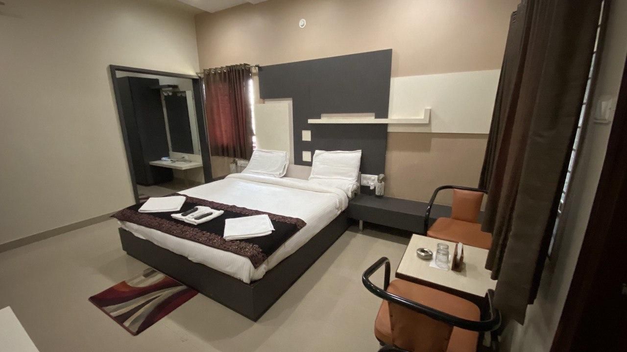 Hotel Pleasant Stay Executive AC 3