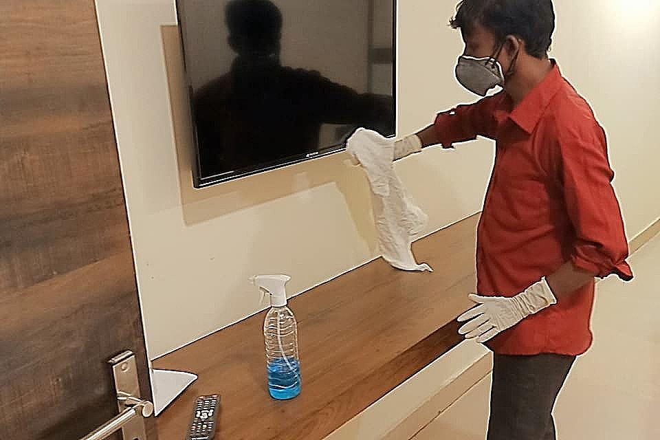 Blue moon Hotel Standard Room Non A/C 7