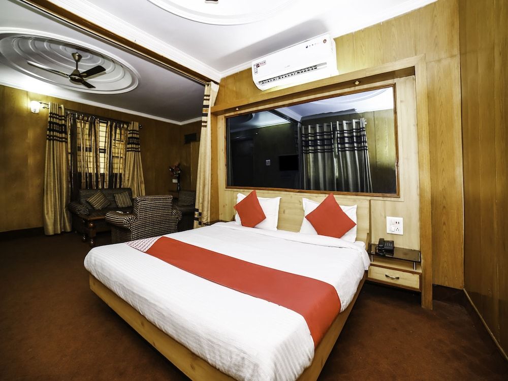 OYO 28071 Hotel Prakash Regency Double or Twin Room 8