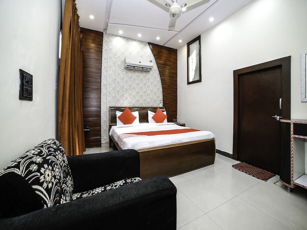 OYO 28071 Hotel Prakash Regency Double or Twin Room 7