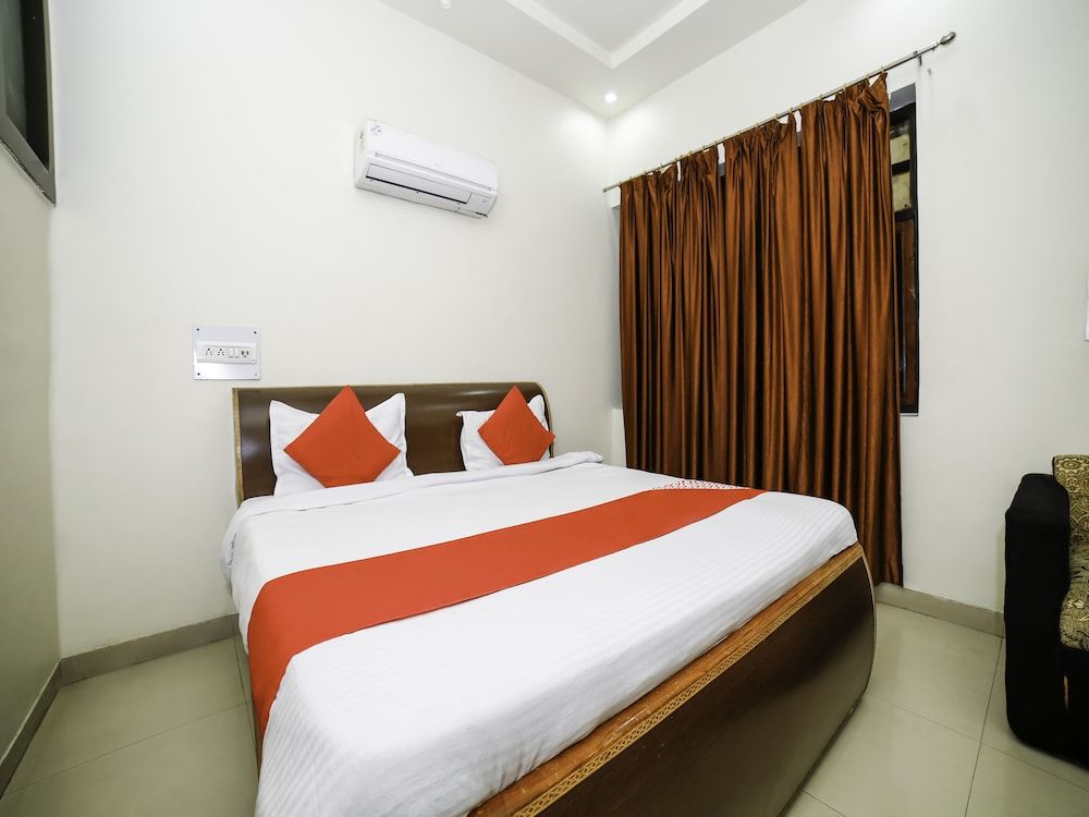 OYO 28071 Hotel Prakash Regency Double or Twin Room 15