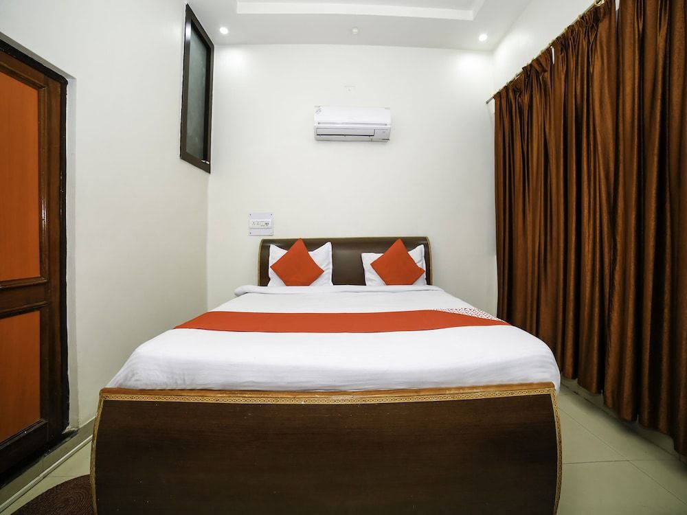 OYO 28071 Hotel Prakash Regency Double or Twin Room 14