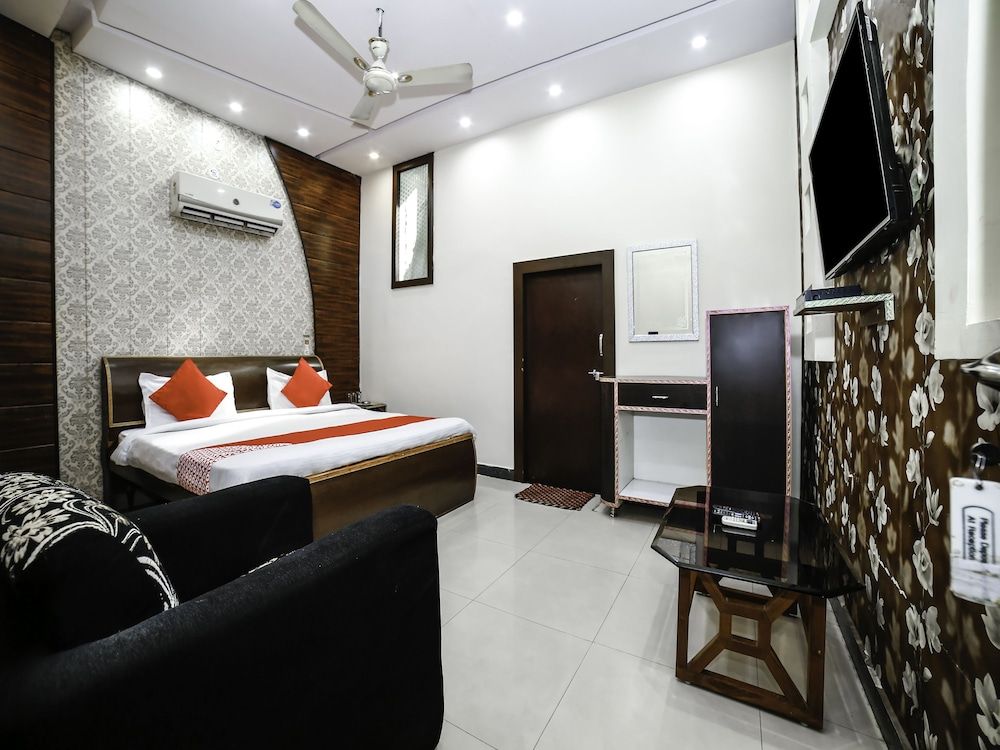 OYO 28071 Hotel Prakash Regency Double or Twin Room