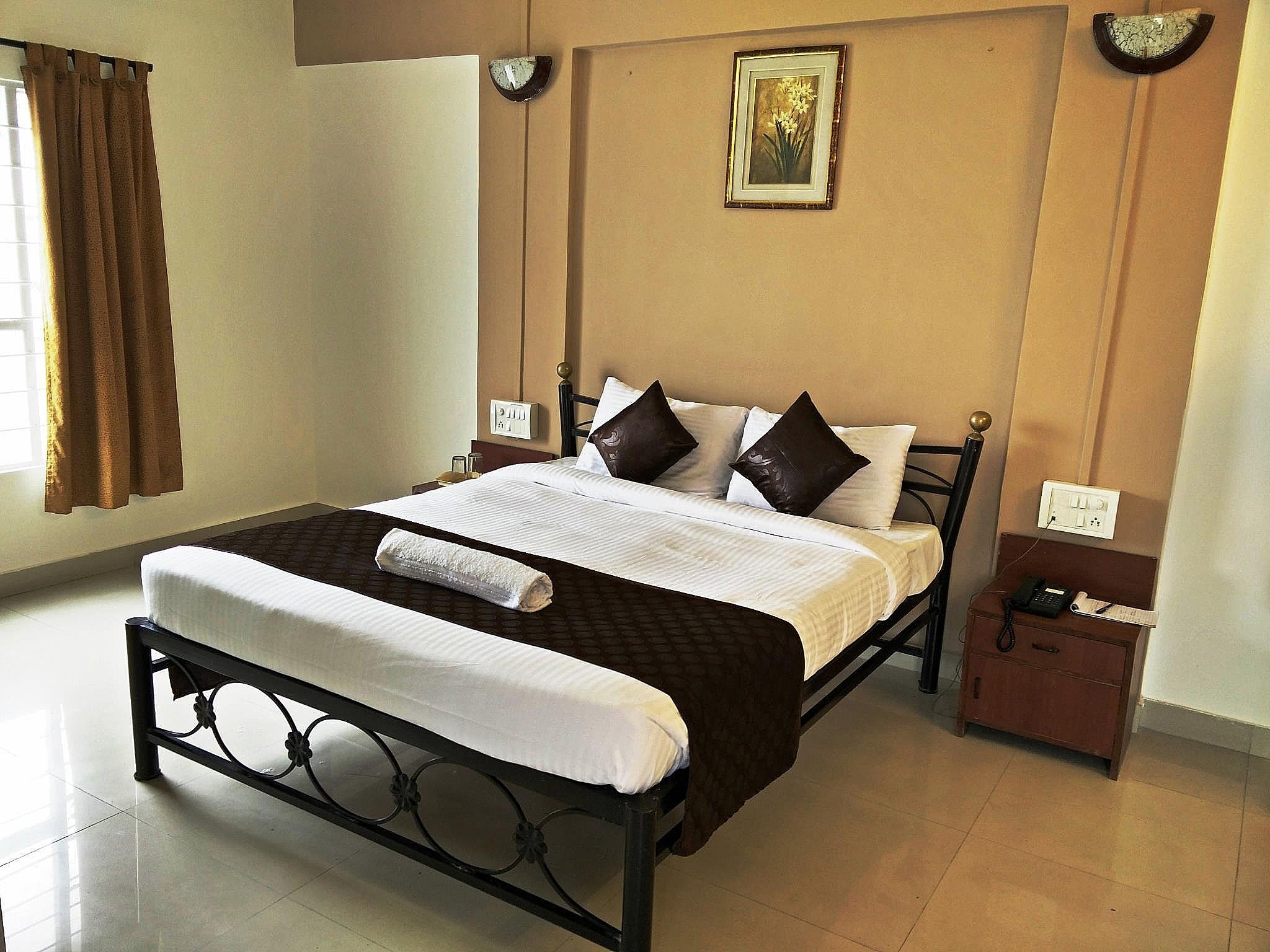 undefined Hotel HMR Royal Inn 9