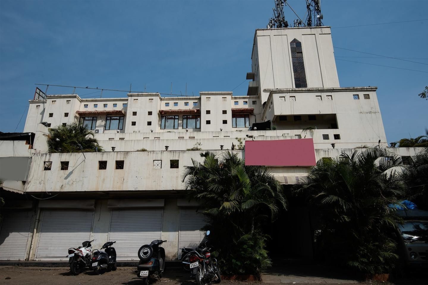 undefined Hotel HMR Royal Inn 5