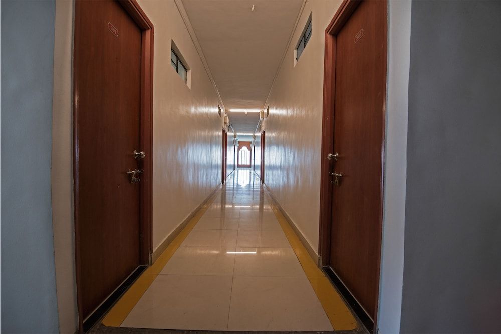 undefined Hotel HMR Royal Inn 3