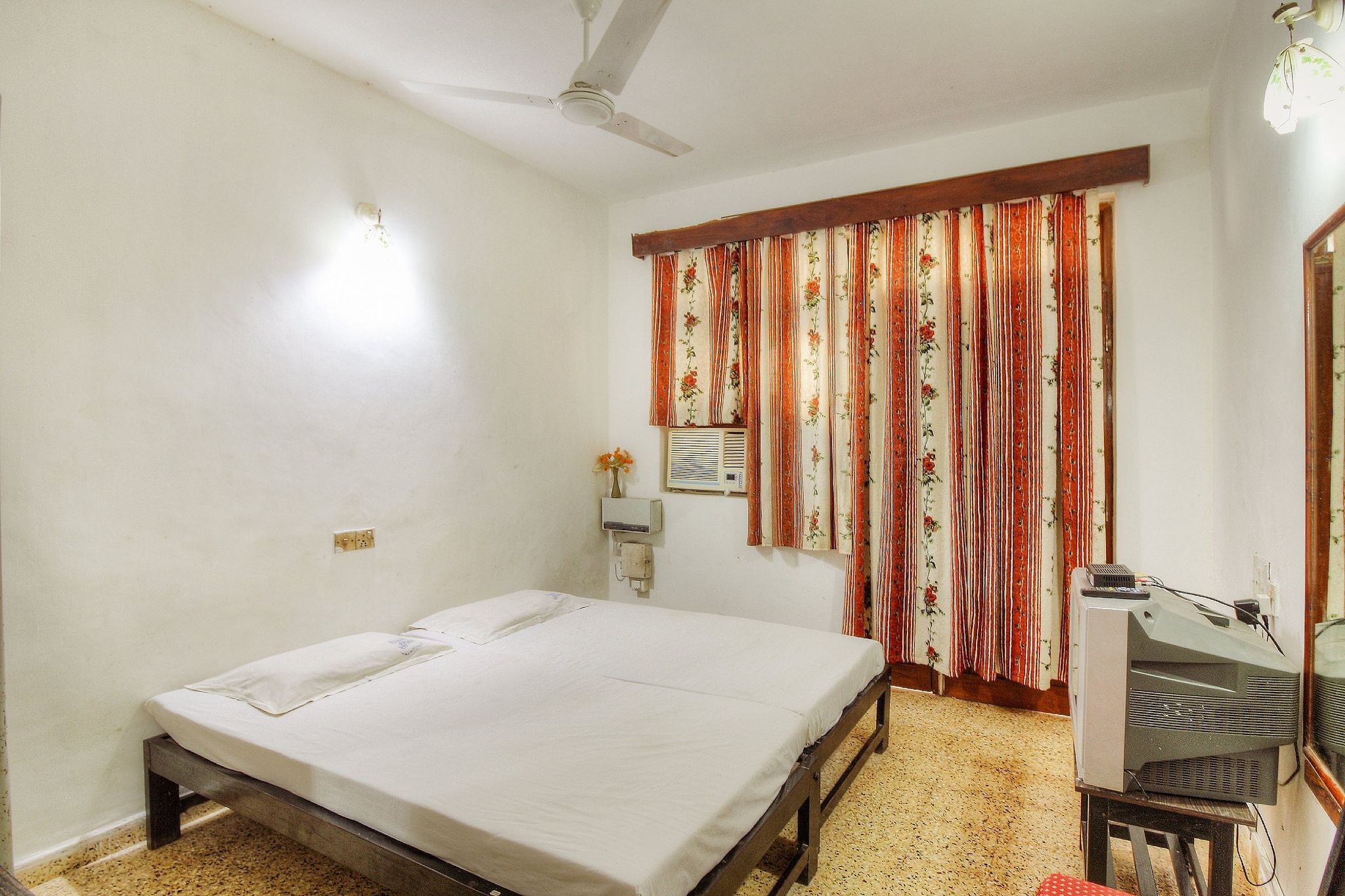 Hotel Kismat Mahal Budget Double Room 5