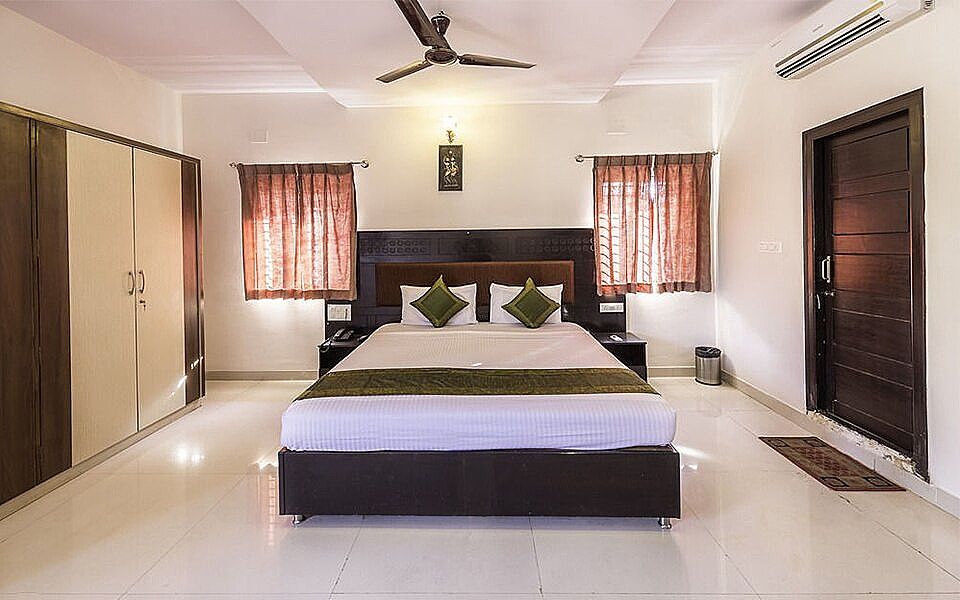 Large 1 Bedroom Apartment