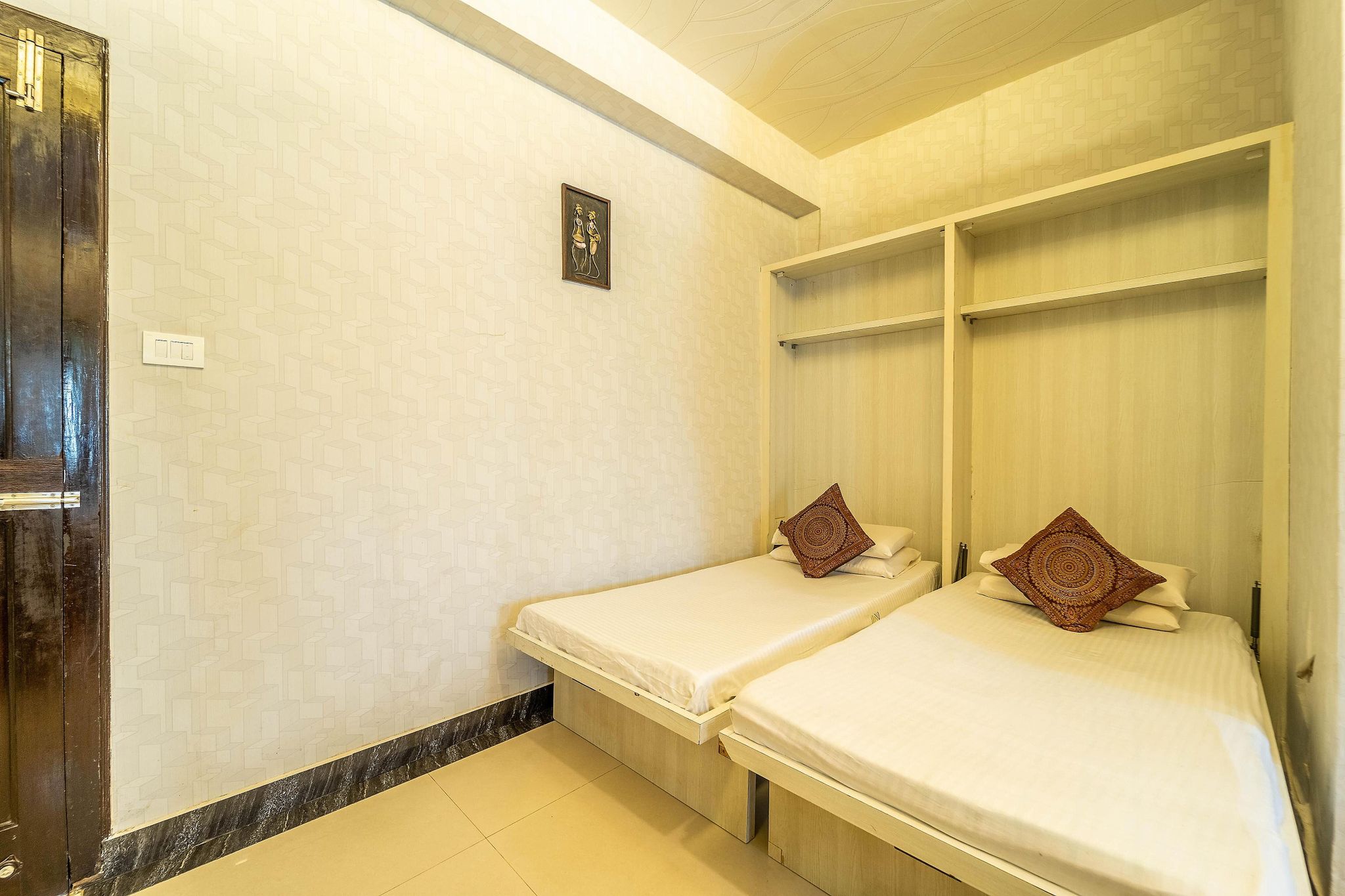 Luxury Triple Room, 2 Queen Beds, Smoking, Refrigerator & Microwave