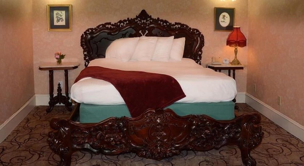 Water Street Inn Parlor Suite 3