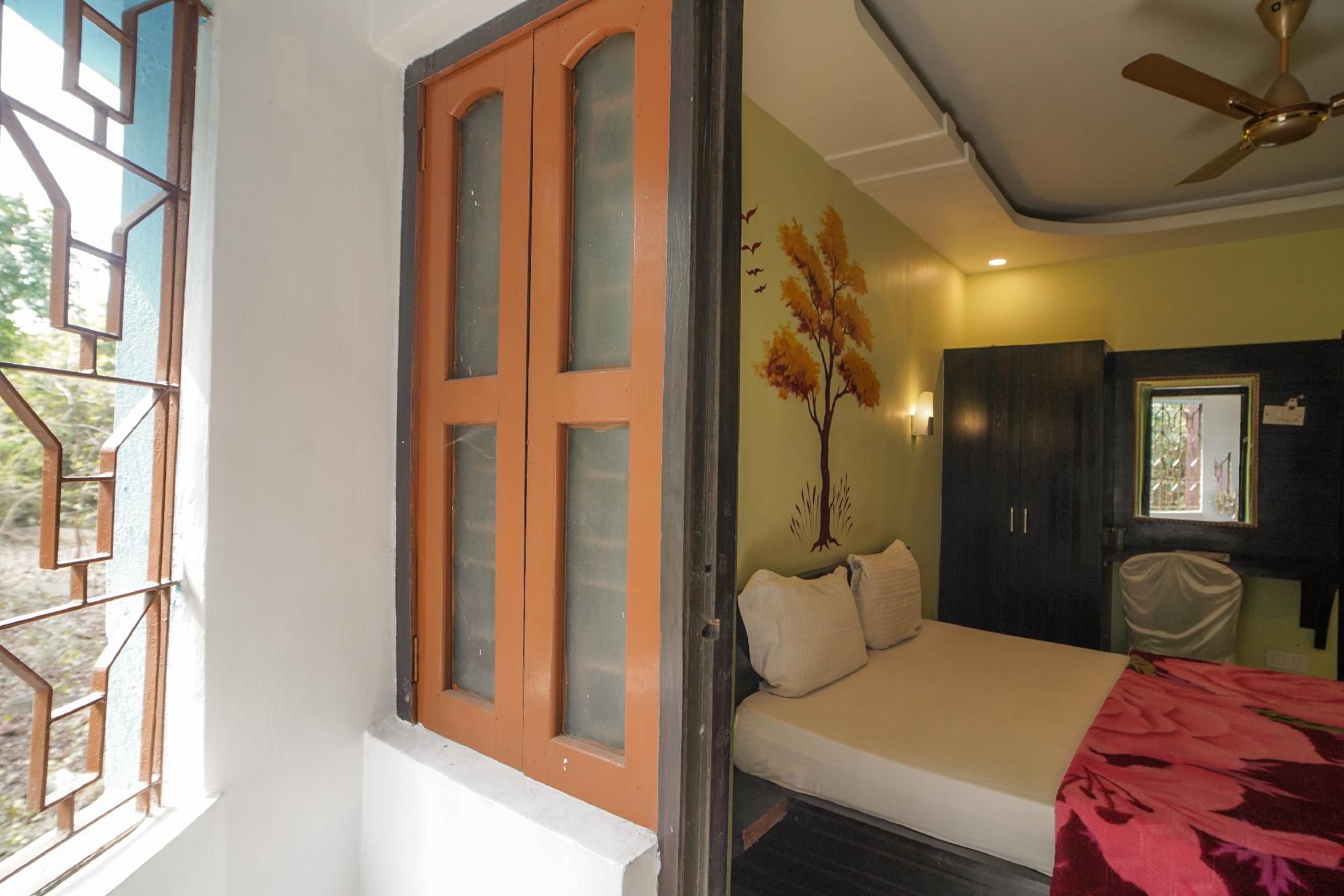 Deluxe Non- Air Conditioning Room
