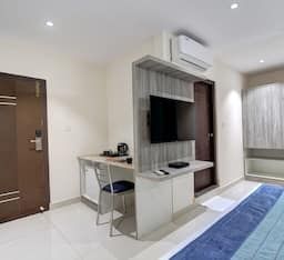 Orange Suites & Inn Bangalore Airport Standard King AC Room 4