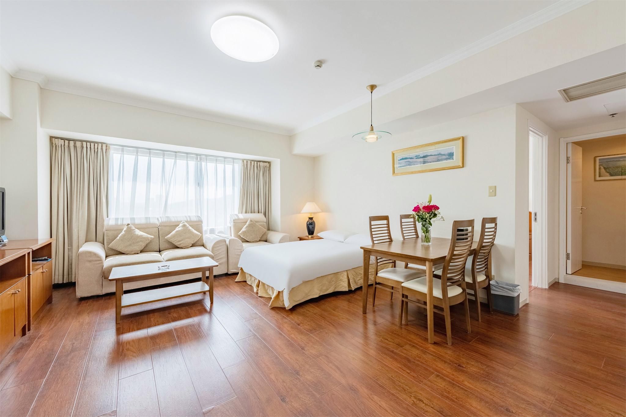 Deluxe Family Room