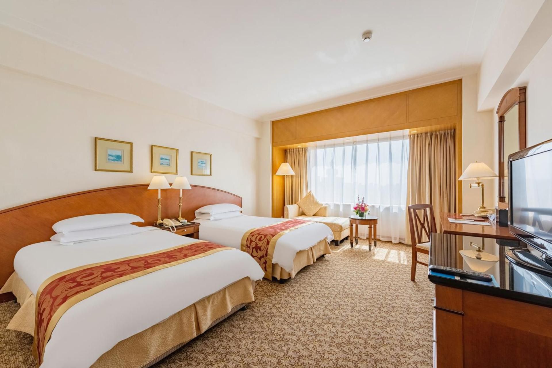 Standard Twin Beds Room