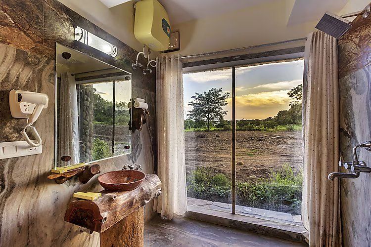 Lohagarh Corbett Resort Luxury Room with Garden View 3