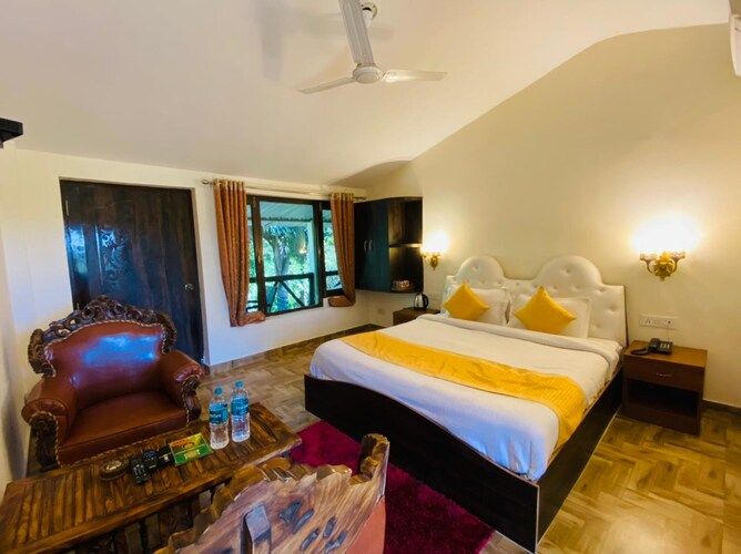 Lohagarh Corbett Resort Luxury Room with Garden View 2