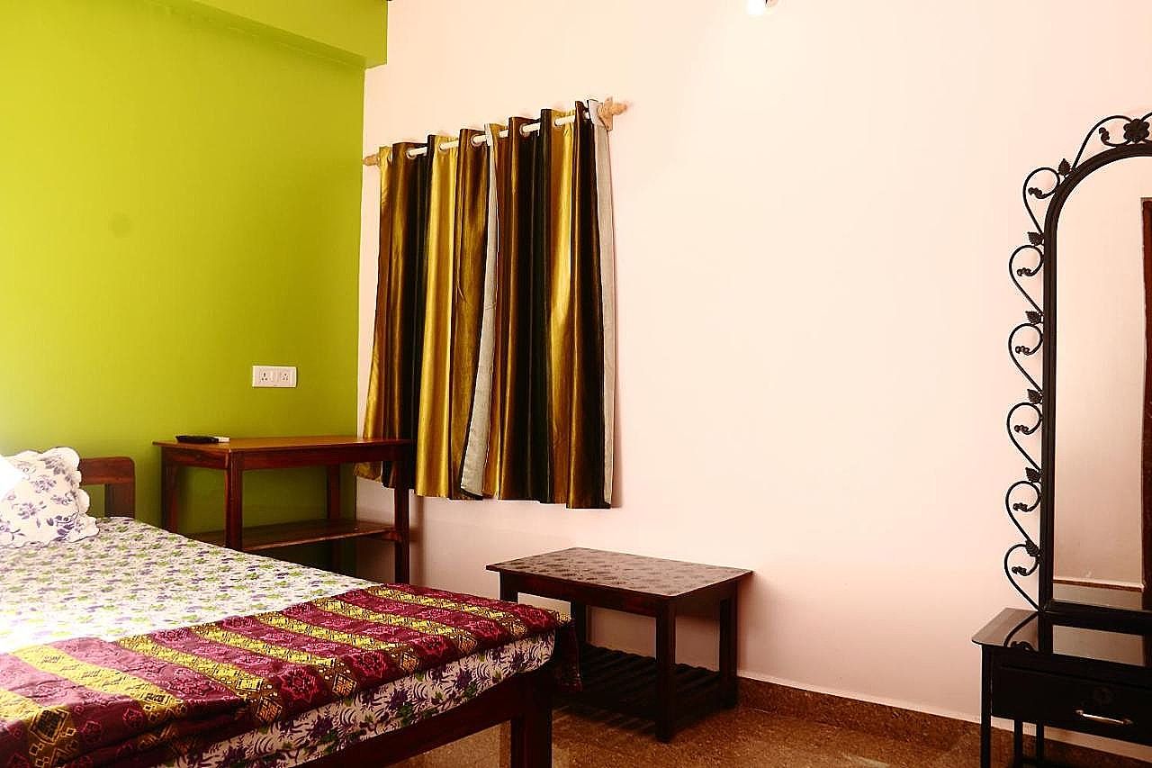 Sai Guru Guest House Standard Room ( NON - AC ) 4