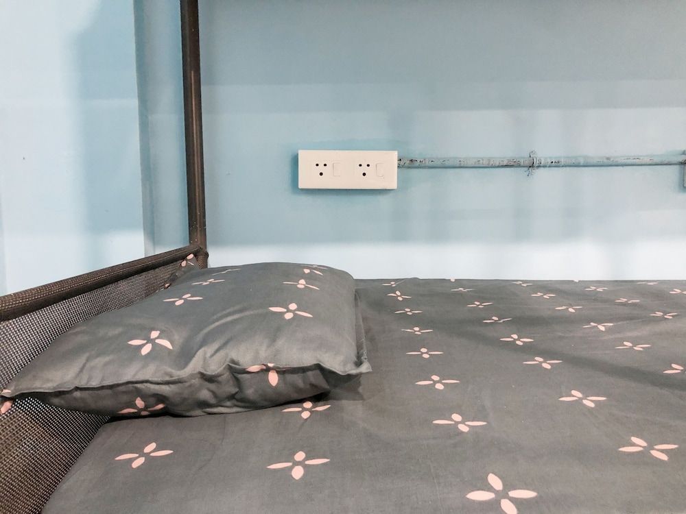 Urban Nomads - Hostel 8 Bed Mix Dormitory AC 7