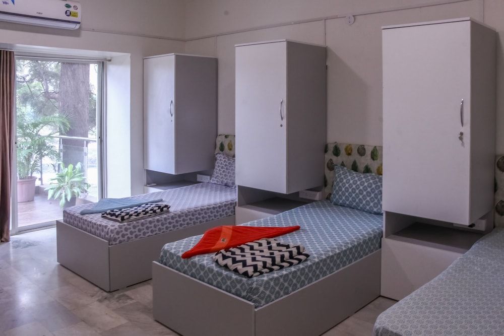 Urban Nomads - Hostel 4 Single Bed AC Room 9