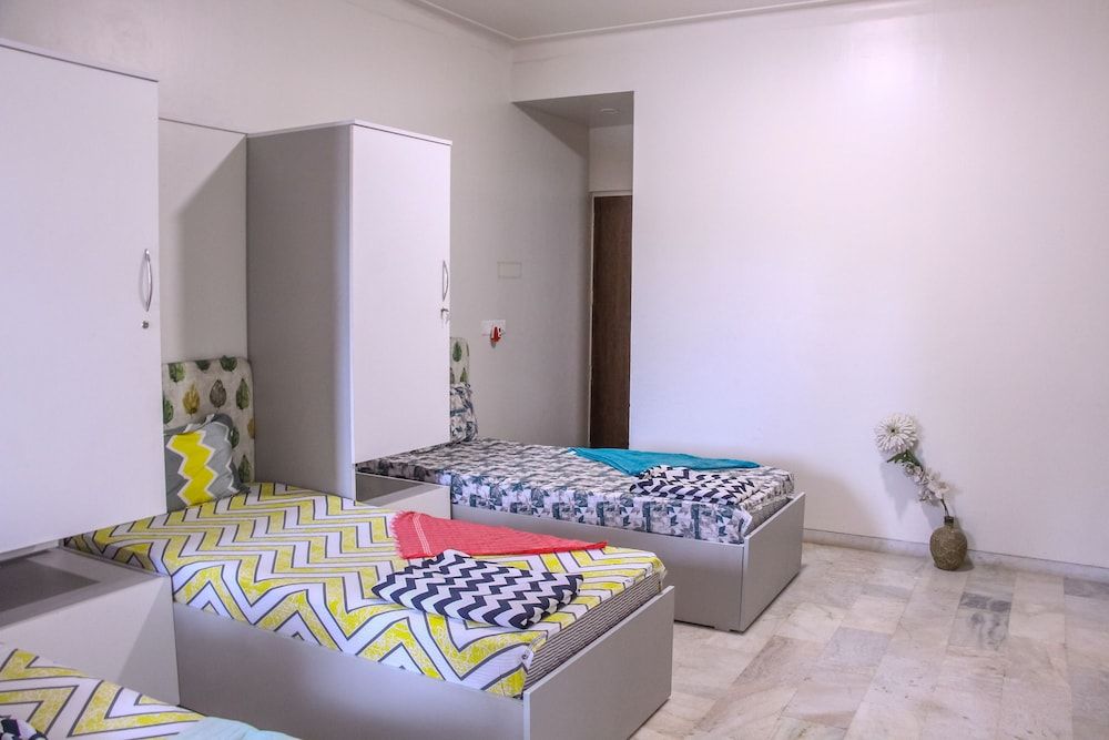 Urban Nomads - Hostel 4 Single Bed AC Room 6