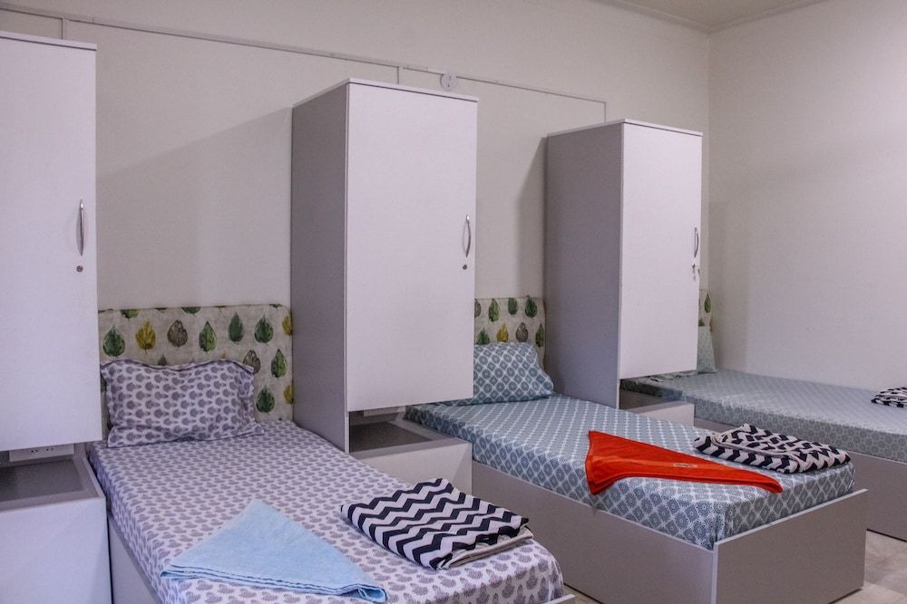 Urban Nomads - Hostel 4 Single Bed AC Room 16