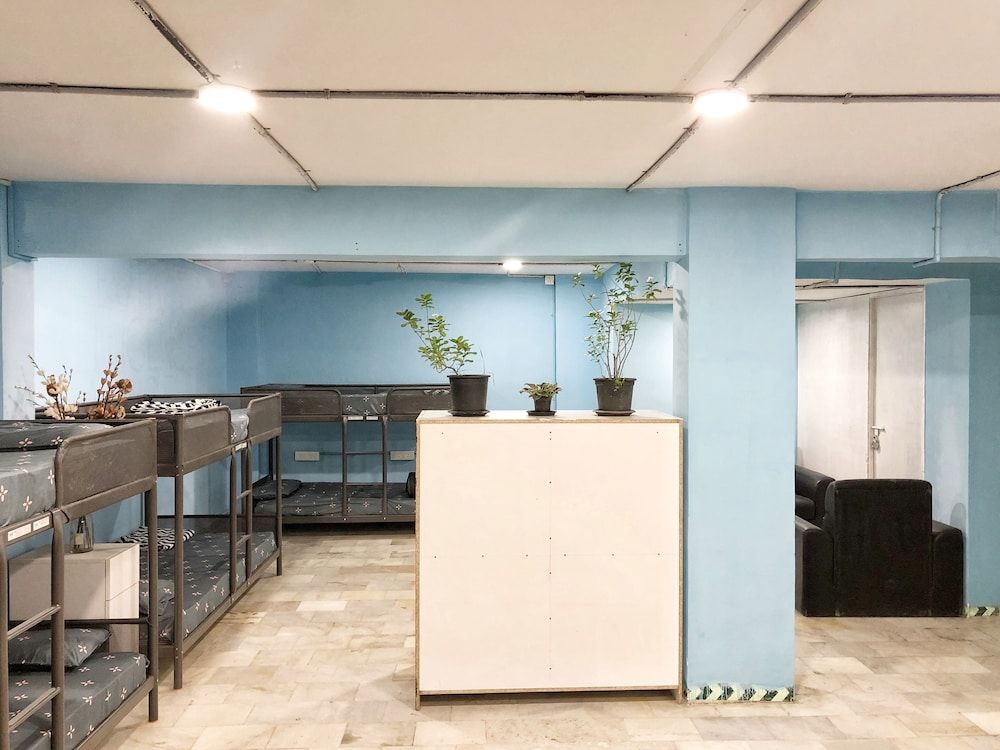 Urban Nomads - Hostel 8 Bed Mix Dormitory AC 6