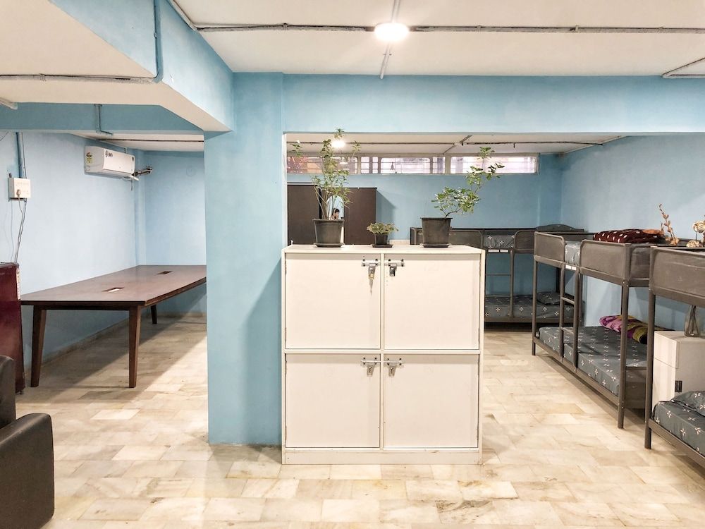 Urban Nomads - Hostel 8 Bed Mix Dormitory AC 5