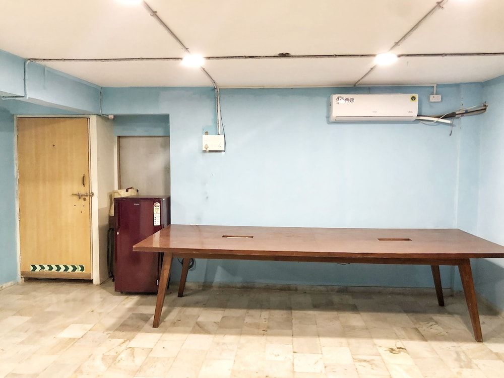 Urban Nomads - Hostel 8 Bed Mix Dormitory AC 8