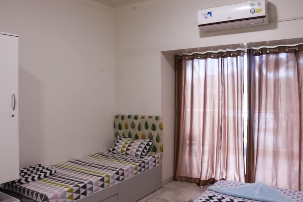 Urban Nomads - Hostel 4 Single Bed AC Room 15