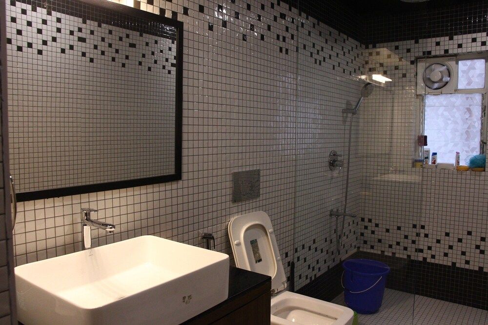 Urban Nomads - Hostel 8 Bed Mix Dormitory AC 14
