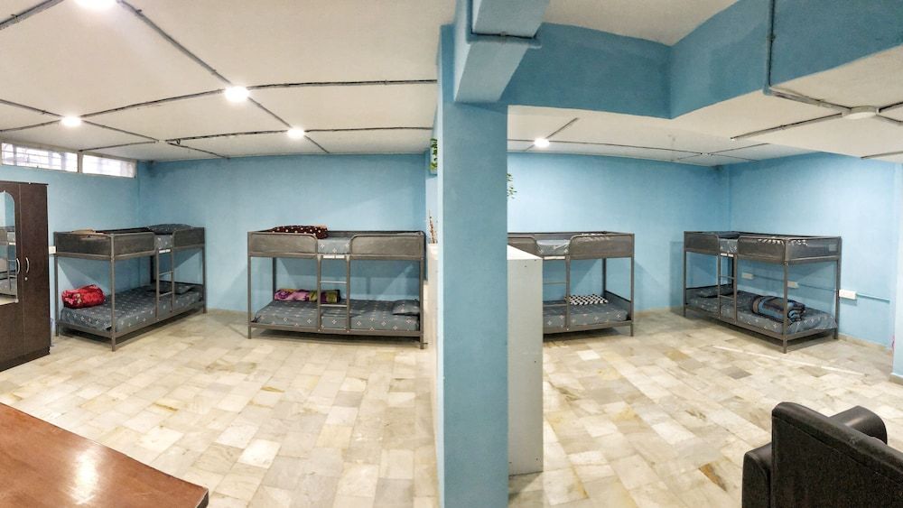 Urban Nomads - Hostel 8 Bed Mix Dormitory AC 3