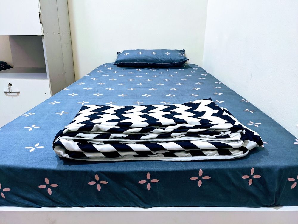 Urban Nomads - Hostel Double Sharing AC room 3