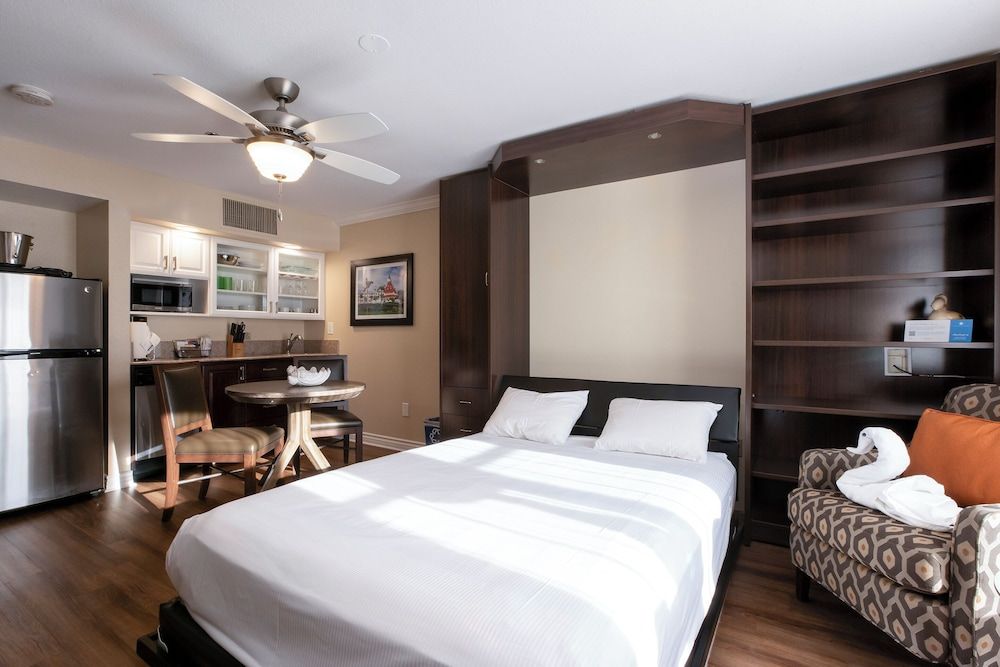 Coronado Beach Resort Studio, Non Smoking, Kitchenette 2