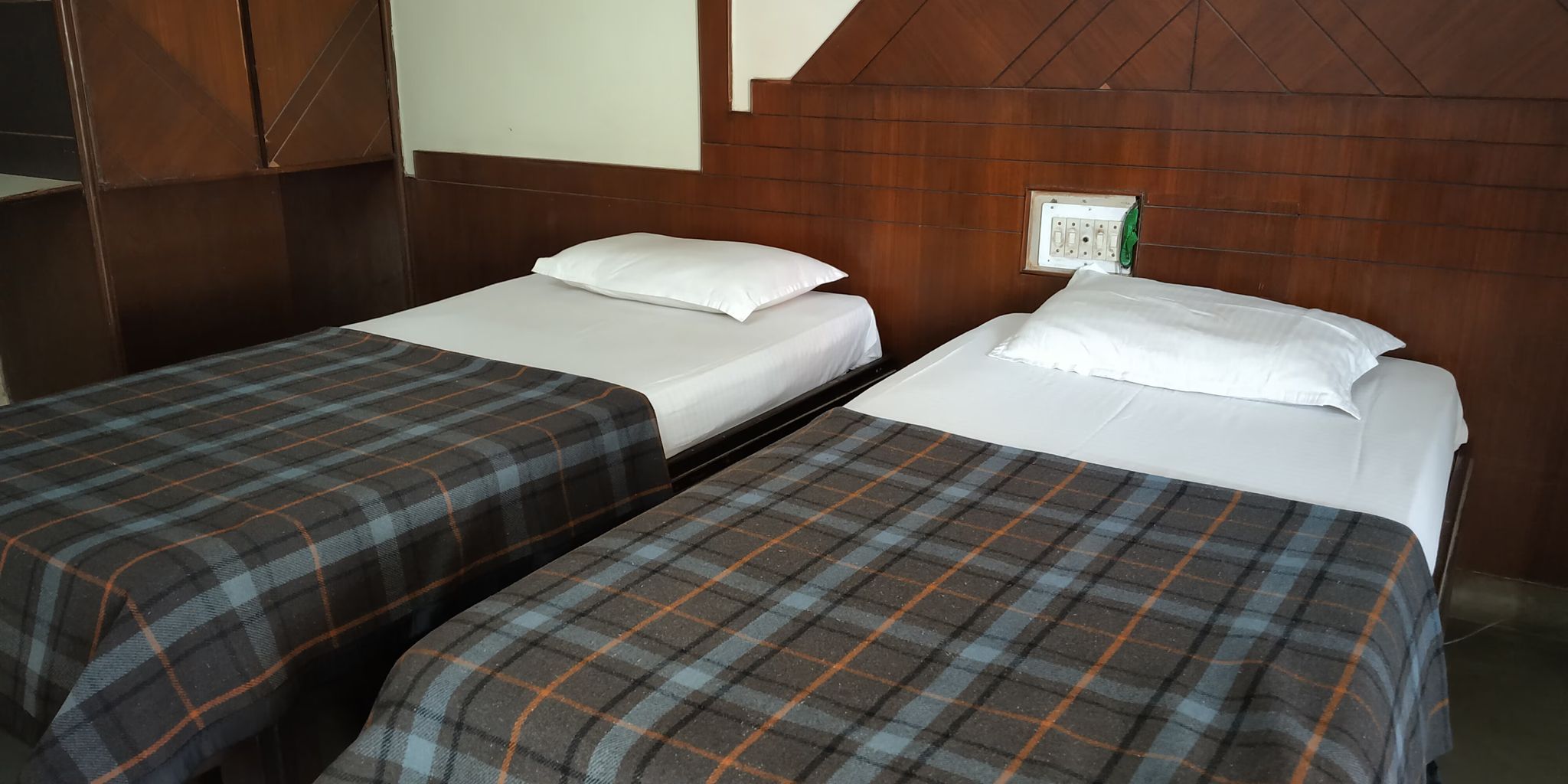 Hotel Mahendra Super Deluxe Room Non AC 3