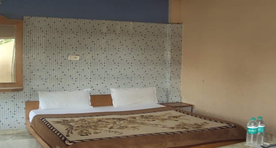 undefined FabHotel Grover 6