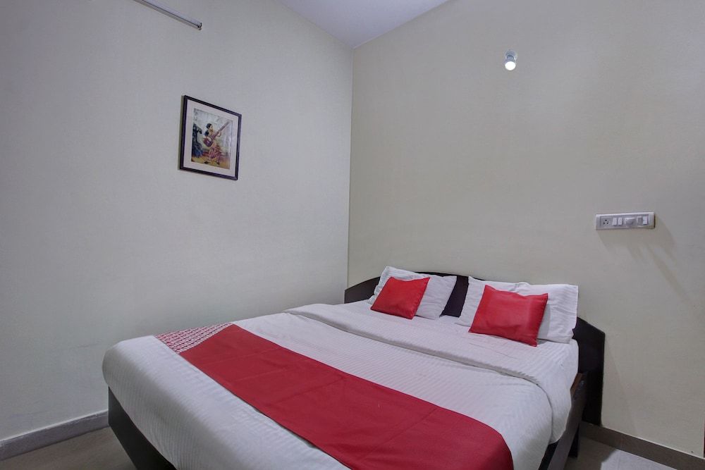 OYO 27781 Sri Sai Comforts Standard Room 5