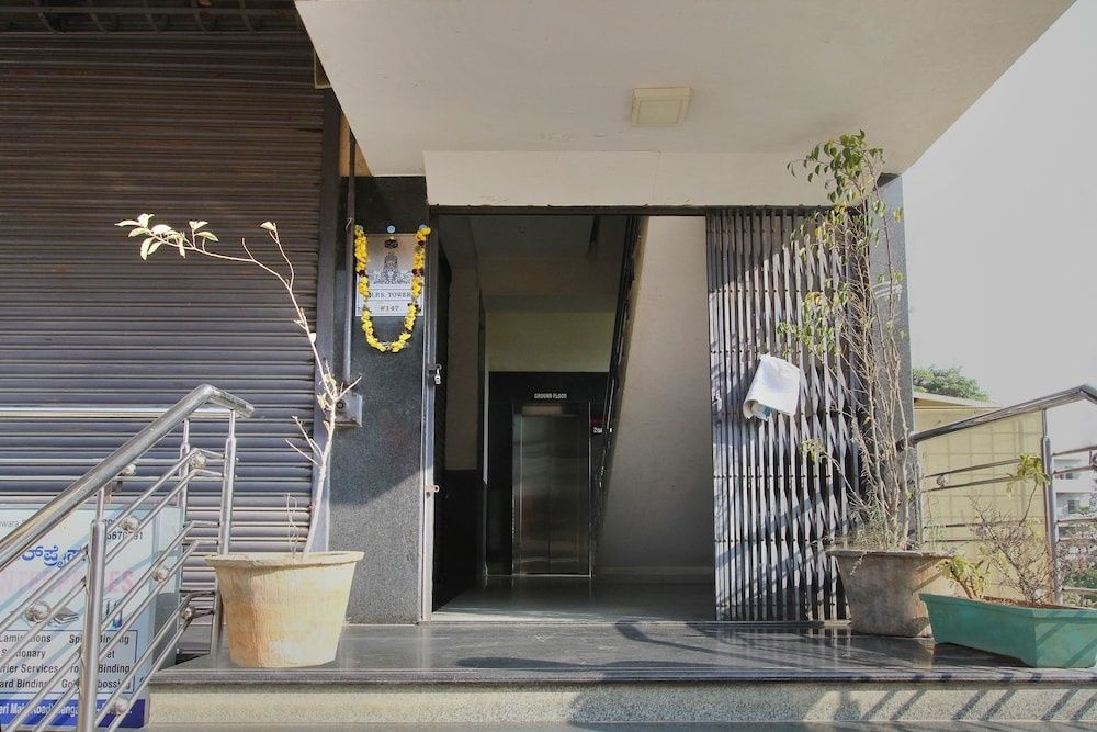 undefined OYO 27781 Sri Sai Comforts 3