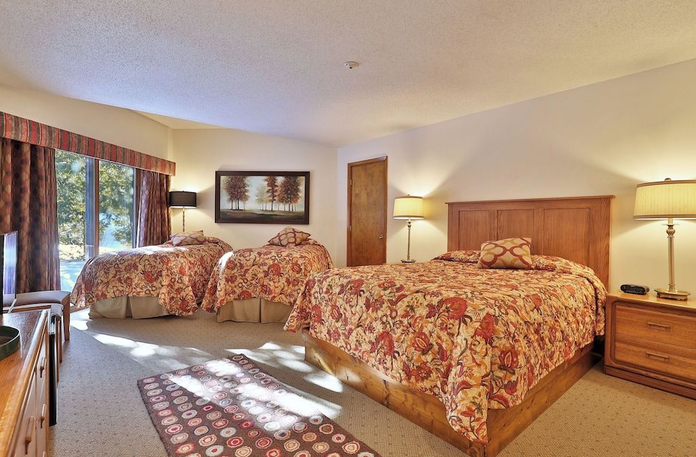 Deluxe Quadruple Room, Multiple Beds, Private Bathroom