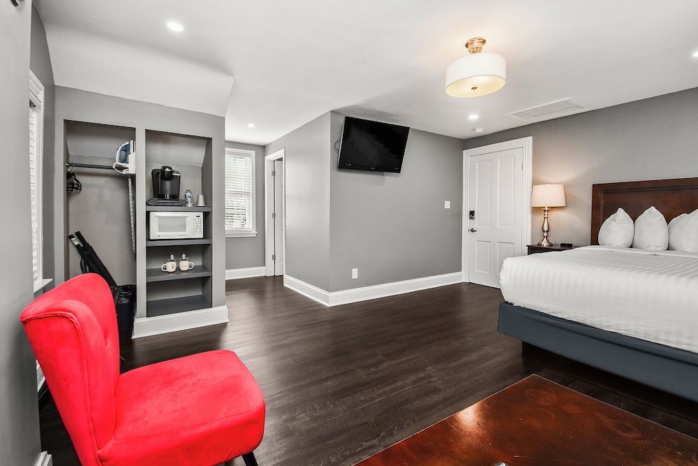 Captain Wohlt Inn Bed & Breakfast Deluxe King Room 4