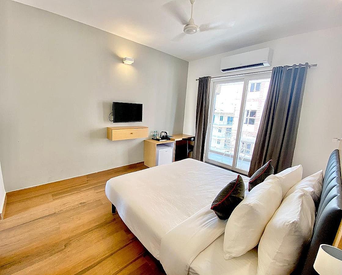 Amigos Candolim Beach Deluxe Room 3