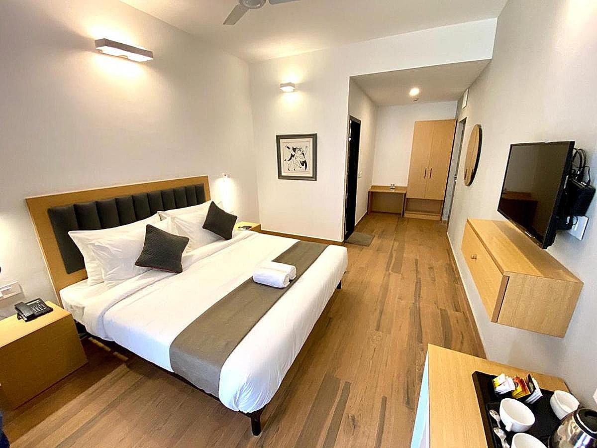 Amigos Candolim Beach Deluxe Room 2