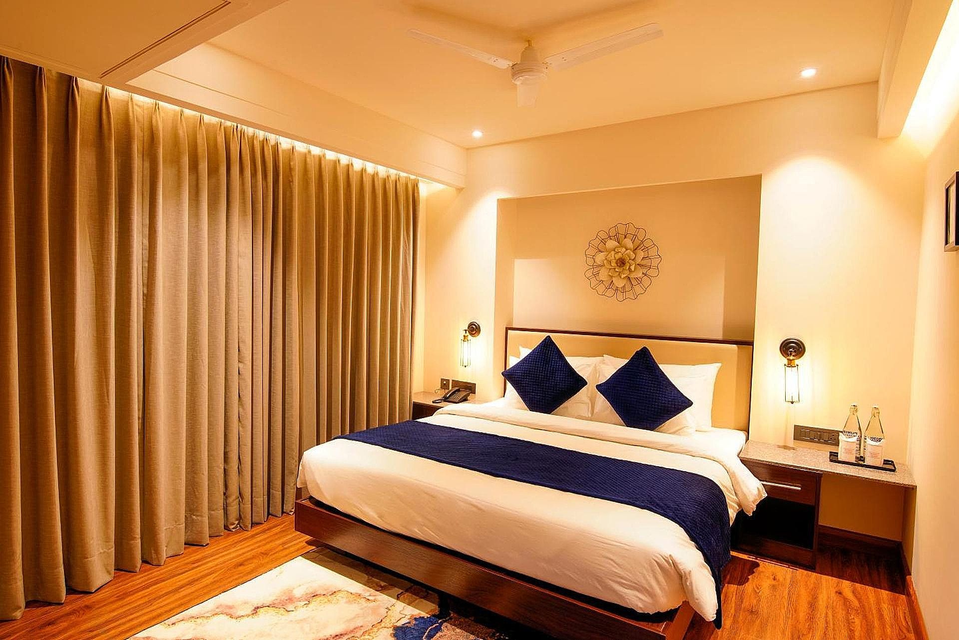 Comfort Inn Dehradun Standard Room, 1 King Bed, Non Smoking 3